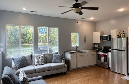Steele Creek Cabaña | Quiet Lakefront Escape