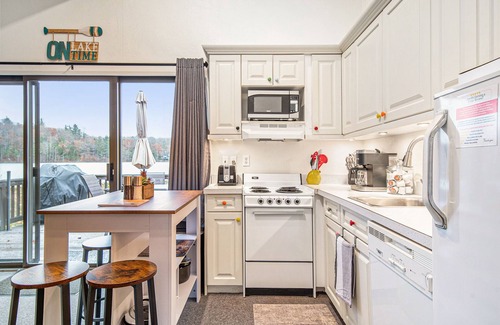 Gaylord Chalet De Esquí | Quiet Lakefront Home with Great Amenities and near Winter Activities