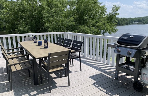 Holmes Casa | Retiro tranquilo frente al lago a solo 80 minutos de la ciudad de Nueva York - con muelle privado
