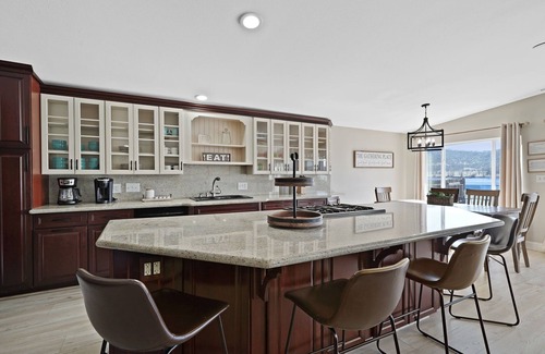 Clear Lake Casa | Quiet Lakefront Escape-Pool/GameRoom/ArcadeGames/Pedal Boats/Kayak/FirePit/Dock
