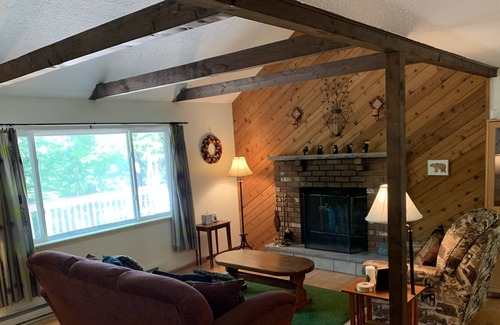 Dingmans Ferry Casa | Quiet lakefront retreat close to year-round adventure!