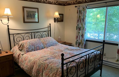 Dingmans Ferry Casa | Quiet lakefront retreat close to year-round adventure!