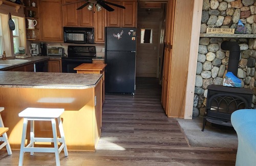 Stockton Springs Cabaña | Quiet Lakeside cottage in Searsport