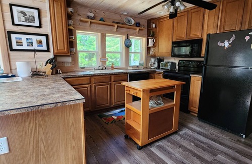 Stockton Springs Cabaña | Quiet Lakeside cottage in Searsport
