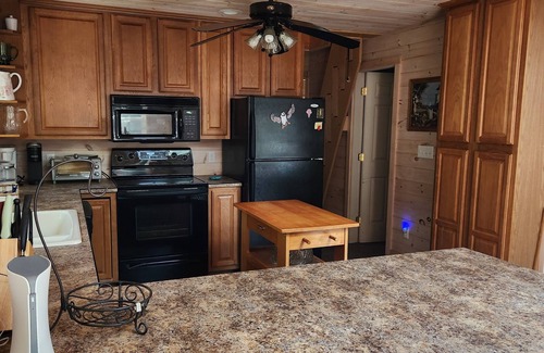 Stockton Springs Cabaña | Quiet Lakeside cottage in Searsport