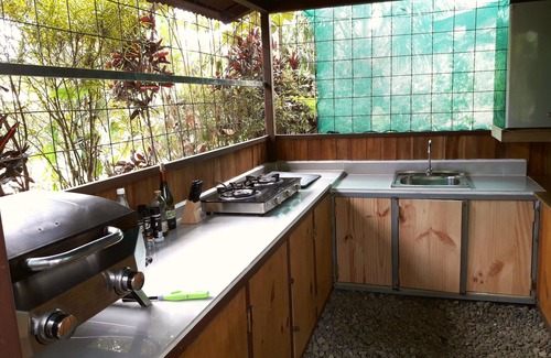 Ojochal Chalet De Esquí | Calma la casa en un gran jardín cerca de los servicios