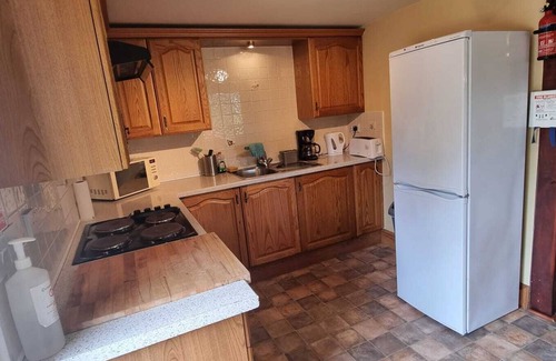 Llanfihangel Tal-y-llyn Casa | Quiet location, 4 bedroom, 4 bath, barn, six miles Brecon. Dog friendly.