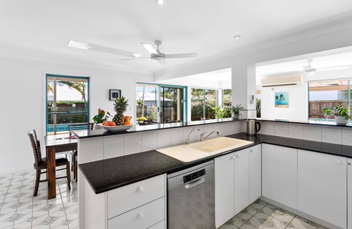 Noosaville Casa | Ubicación tranquila pero céntrica: a pie del río, cafeterías, restaurantes, tiendas