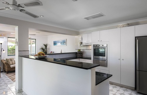 Noosaville Casa | Ubicación tranquila pero céntrica: a pie del río, cafeterías, restaurantes, tiendas
