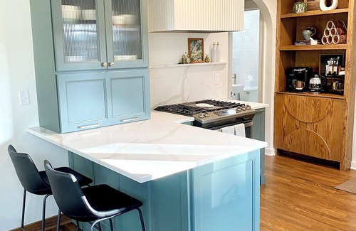 Westside Connection Casa | Luxe & Serene Gem: 3BR + Yard ~ Walkable GR Stay!