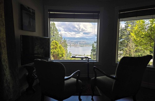 West Kelowna Estates Apartamento | Quiet location with stunning view, close to downtown, wineries, beaches