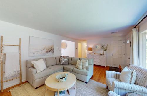 Harwich Casa | Quiet Long Pond Getaway