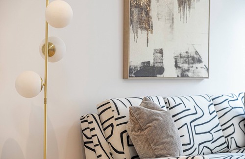 Leatherhead Apartamento | Quiet Luxe Escape 65s Only