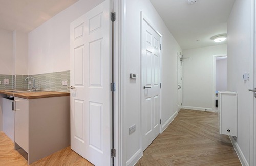 Leatherhead Apartamento | Quiet Luxe Escape 65s Only