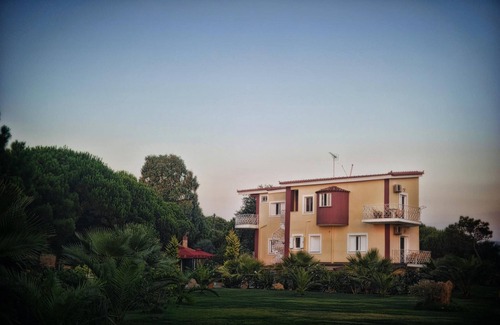 Kiparissia Apartamento | Suites de lujo frente a la playa tranquilos en Kalo Nero playa con espectaculares vistas al mar