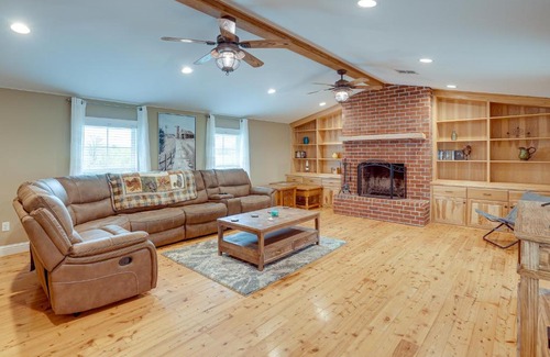 Lawson Casa | Quiet Marion Getaway with Fireplace!