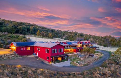 Julian Hotel | Quiet Mind Mountain Lodge, Retreat & Spa
