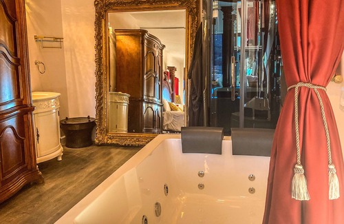 Julian Cabina | Quiet Mind Mountain Lodge, Retreat and Spa