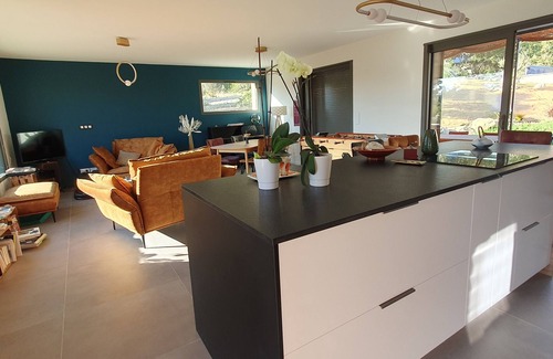 Alleins Casa | Quiet modern house, infinity pool, near Luberon, Avignon and Aix