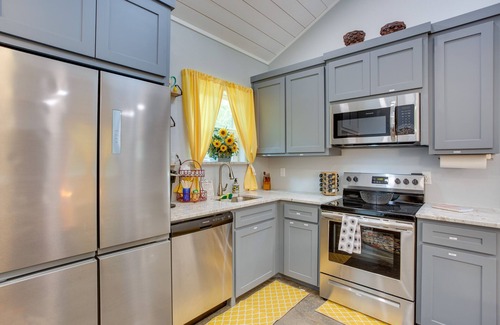 Mount Vernon Cabina | Quiet Mount Vernon Escape: Fish, Hike & Unwind!