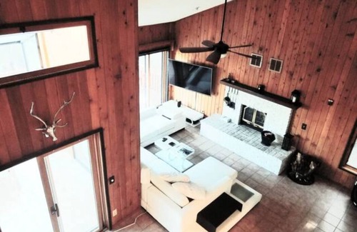 Pine Mountain Club Villa | Quiet Mountain Retreat in Modern Villa