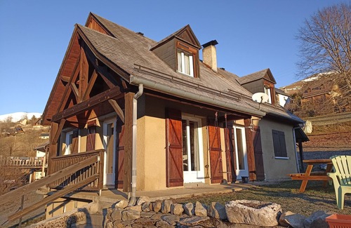 Poubeau Chalet De Esquí | Quiet mountain house with fireplace