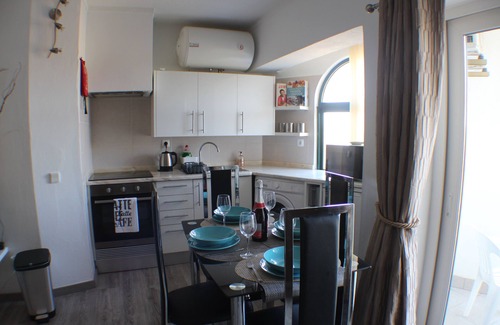 Montes de Alvor Apartamento | Vistas de montaña tranquilas pero cerca de todos los servicios locales de tiendas y restaurantes