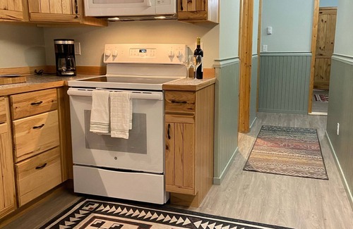West Glacier Cabina | Quiet multi-family large home only 4 miles from Glacier National Park's entrance