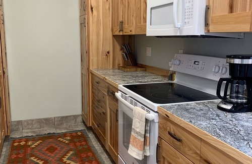 West Glacier Cabina | Quiet multi-family large home only 4 miles from Glacier National Park's entrance