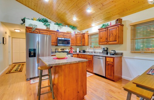 Tarheel Casa | Quiet Murphy Hideaway w/ Decks & Outdoor Fireplace
