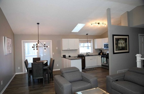 Eagan Casa | Quiet neighborhood near MOA, MSP & MNZoo. 5mins from Skate Park & Lebanon Hills.