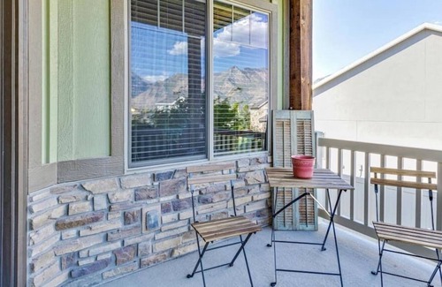 Highland Casa | King Bed!| Garage.| Stunning Home in Highland.