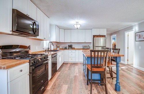 Locke Lake Colony Casa | Quiet New Hampshire Getaway w/ Game Room!