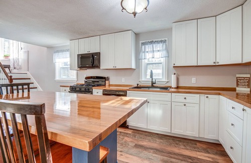 Locke Lake Colony Casa | Quiet New Hampshire Getaway w/ Game Room!