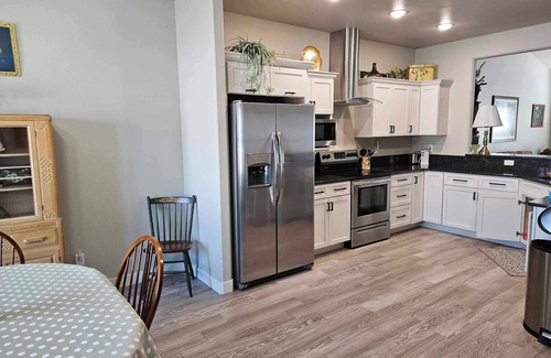 Sheridan Casa | Quiet, newer construction town home near the walking path network in Sheridan.