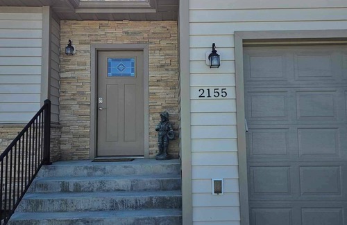 Sheridan Casa | Quiet, newer construction town home near the walking path network in Sheridan.
