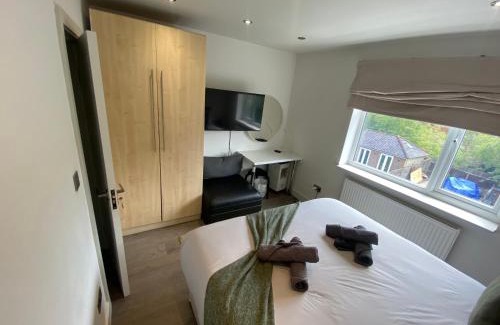 Totteridge Apartamento | Quiet North London - 2 x Double Bedrooms - Close to Station and 20mins Central London