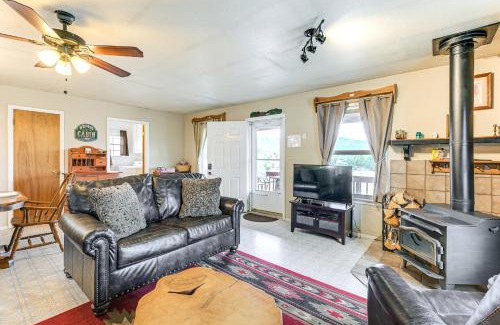Pagosa Springs Casa | Quiet Pagosa Springs Cabin Lake and Mountain Views!