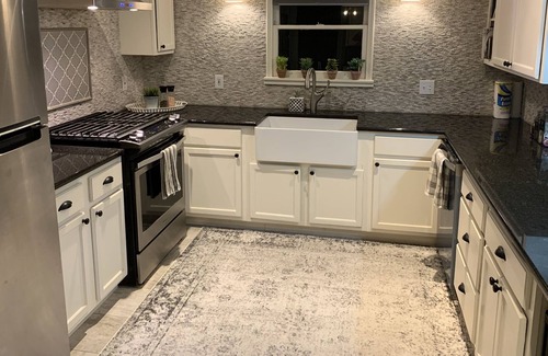 Mountainview Casa | Quiet peaceful 2600sf remodeled 3/2 with 3 living areas, trees and huge porch.