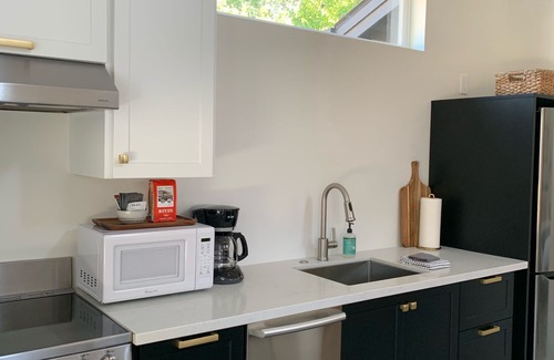 Rose City Park Casa | * Retiro moderno en NE Portland ** 1 BR, AC, W / D, se admiten perros *