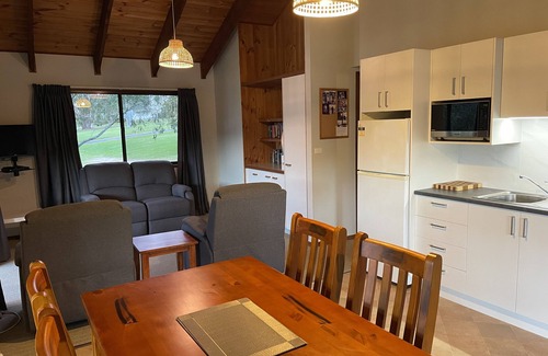 North Narooma Cabina | Quiet, peaceful property cabin with water views.