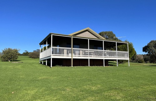 North Narooma Cabina | Quiet, peaceful property cabin with water views.