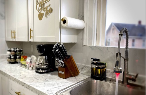 Utica Casa | Quiet place to relax / Ultra Fast FREE Wi-Fi 3. Min Downtown Utica New Hospital