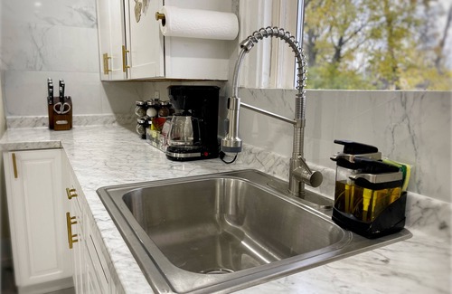 Utica Casa | Quiet place to relax / Ultra Fast FREE Wi-Fi 3. Min Downtown Utica New Hospital