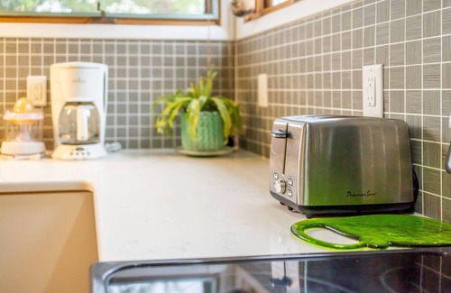River Edge Apartamento | Quiet place with easy access to high energy. NYC within 30 mins.