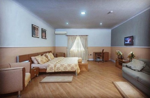 Ojodu Casa | Quiet Pools Inn and Residence