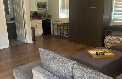 Lincoln Acres Cabaña | Quiet, private getaway in a nice neighborhood
