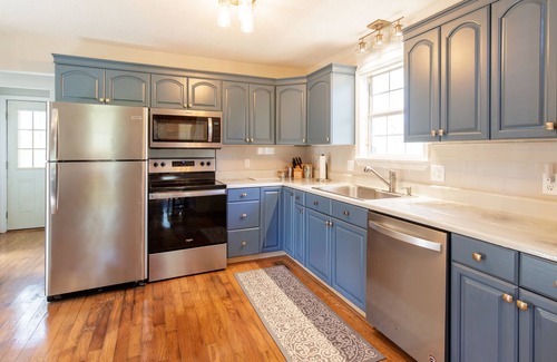 Quitman Cabina | Quiet, Private Lodge with Loft, 2 Beds & Fireplace