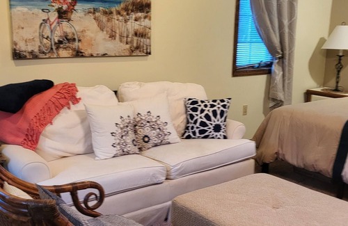 Green Creek Apartamento | Quiet private studio suite 10 min to Cape May and Wildwood.