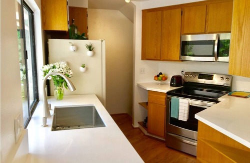 University City Casa | Quiet, Private & Sunny Townhome! Prime San Diego Location